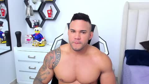 Snapshot of _matthew_santos_ chatting on February 9, 1:14 pm _matthew_santos_ online show from February 9, 1:14 pm