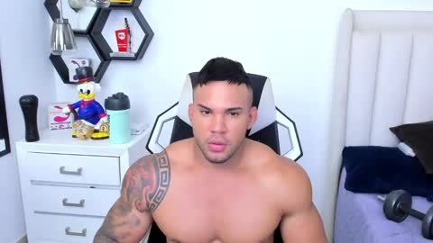 Snapshot of _matthew_santos_ chatting on February 9, 10:21 pm _matthew_santos_ online show from February 9, 10:21 pm