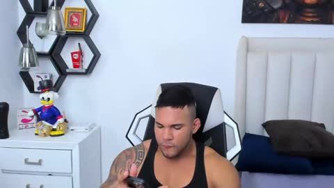 Snapshot of _matthew_santos_ chatting on February 11, 1:10 am _matthew_santos_ online show from February 11, 1:10 am