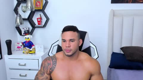 Snapshot of _matthew_santos_ chatting on February 12, 8:40 pm _matthew_santos_ online show from February 12, 8:40 pm