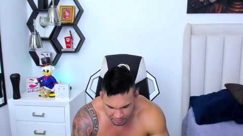 Snapshot of _matthew_santos_ chatting on February 18, 2:38 am _matthew_santos_ online show from February 18, 2:38 am