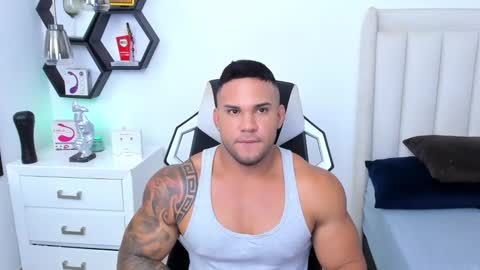 Snapshot of _matthew_santos_ chatting on February 23, 12:19 am _matthew_santos_ online show from February 23, 12:19 am