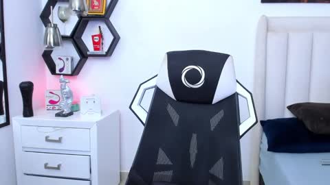 Snapshot of _matthew_santos_ chatting on February 23, 3:35 am _matthew_santos_ online show from February 23, 3:35 am