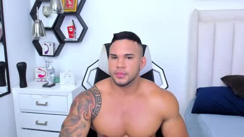 Snapshot of _matthew_santos_ chatting on February 23, 10:20 pm _matthew_santos_ online show from February 23, 10:20 pm