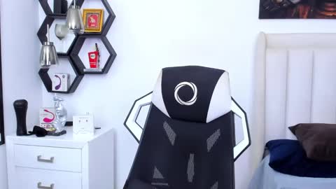 Snapshot of _matthew_santos_ chatting on February 28, 12:10 am _matthew_santos_ online show from February 28, 12:10 am