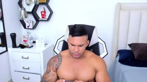 Snapshot of _matthew_santos_ chatting on February 28, 3:15 am _matthew_santos_ online show from February 28, 3:15 am