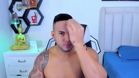 Snapshot of _matthew_santos_ chatting on October 19, 7:47 pm _matthew_santos_ online show from October 19, 7:47 pm