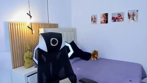 _matthew_santos_ online show from April 17, 12:35 am