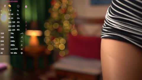 Snapshot of _maybelin_ chatting on December 9, 8:00 am Lina online show from December 9, 8:00 am