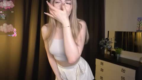 Snapshot of _medal_of_horny_ chatting on December 17, 5:46 am Elva and Kate online show from December 17, 5:46 am