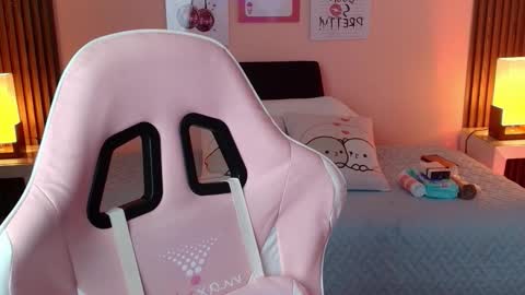 Snapshot of _meliblue chatting on December 1, 7:30 pm Meli online show from December 1, 7:30 pm