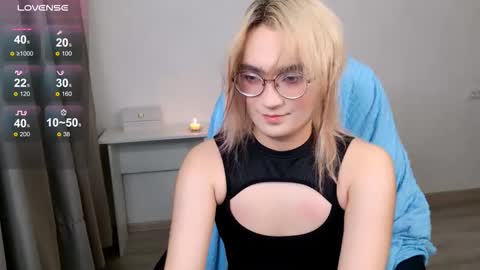 Snapshot of _meow_neko_ chatting on November 17, 2:01 pm _meow_neko_ online show from November 17, 2:01 pm