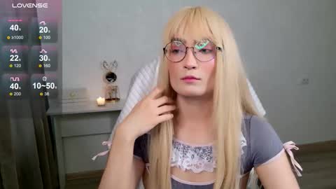 Snapshot of _meow_neko_ chatting on November 24, 10:37 am _meow_neko_ online show from November 24, 10:37 am