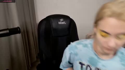 _meow_neko_ online show from February 13, 3:46 am