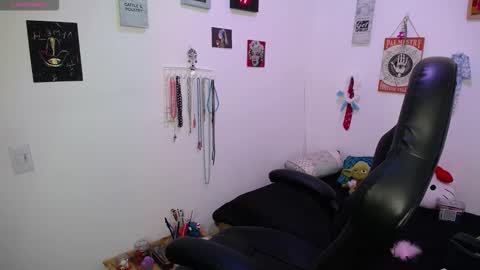 _miacavalli online show from October 19, 7:58 pm