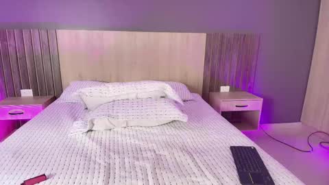 Snapshot of _miamiller_ chatting on February 13, 11:26 pm _miamiller_ online show from February 13, 11:26 pm