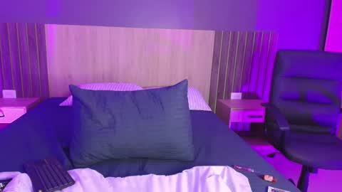 Snapshot of _miamiller_ chatting on February 19, 11:14 pm _miamiller_ online show from February 19, 11:14 pm