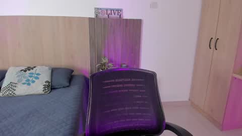 Snapshot of _miamiller_ chatting on September 14, 7:46 pm _miamiller_ online show from September 14, 7:46 pm