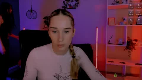 Snapshot of _mila_fire chatting on May 14, 9:05 am your Mila online show from May 14, 9:05 am
