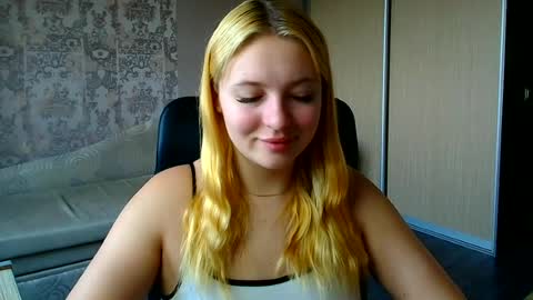 Snapshot of _mila_la_ chatting on June 29, 10:10 am Melanie online show from June 29, 10:10 am