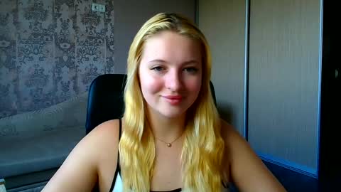 Snapshot of _mila_la_ chatting on July 2, 9:26 am Melanie online show from July 2, 9:26 am