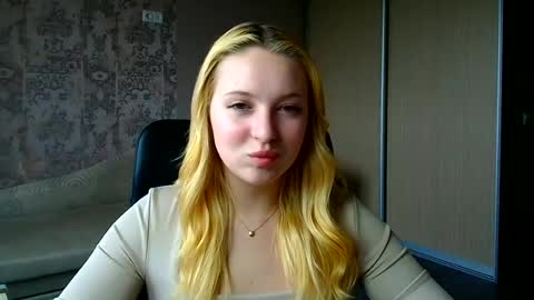 Snapshot of _mila_la_ chatting on July 7, 11:47 am Melanie online show from July 7, 11:47 am