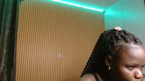 Milah online show from November 7, 9:59 pm