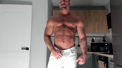 _miles19 online show from April 9, 12:21 pm