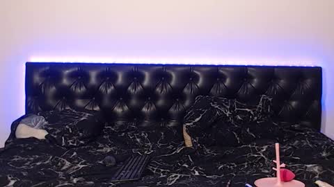 Snapshot of _mimi_mikey_ chatting on October 8, 6:05 pm mikey and mia online show from October 8, 6:05 pm