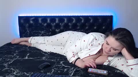 Snapshot of _mimi_mikey_ chatting on November 11, 11:43 am mikey and mia online show from November 11, 11:43 am