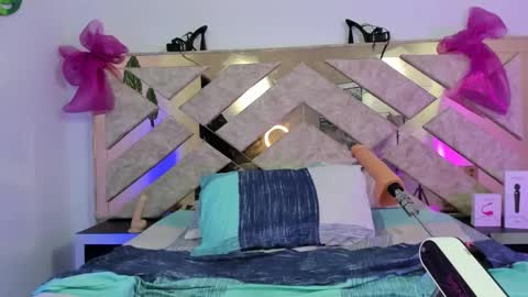 Snapshot of _miss_khloe chatting on January 14, 10:55 pm Khloe online show from January 14, 10:55 pm