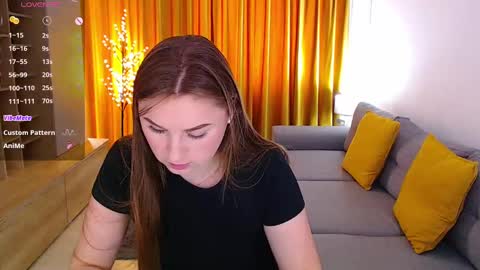 Mia online show from December 5, 11:27 am