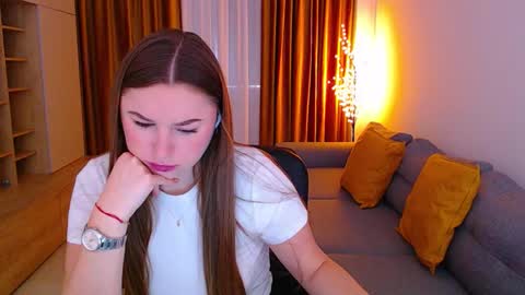 Mia online show from March 22, 7:23 am