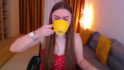 Mia online show from March 25, 9:48 am