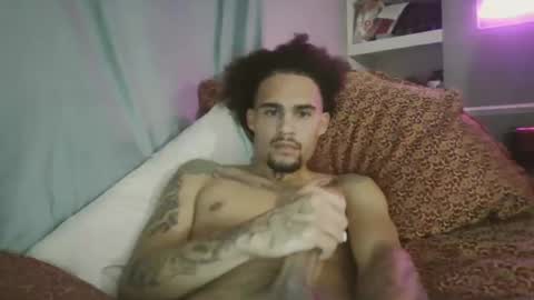 Snapshot of _mr_g chatting on December 19, 11:57 pm Mixedbreed online show from December 19, 11:57 pm