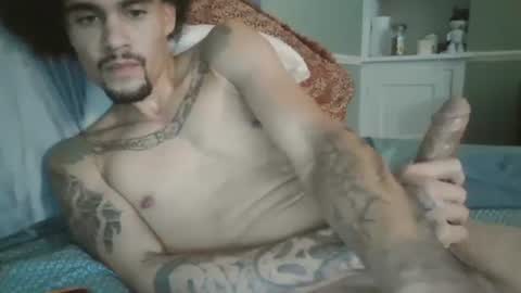 Snapshot of _mr_g chatting on December 23, 10:44 pm Mixedbreed online show from December 23, 10:44 pm