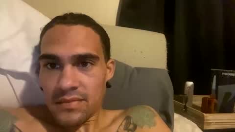 Snapshot of _mr_g chatting on February 8, 10:51 pm Mixedbreed online show from February 8, 10:51 pm