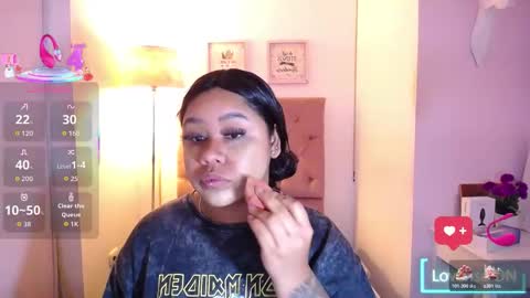 nahomi  online show from December 3, 9:35 pm