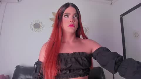 Snapshot of _naomi_fox chatting on March 1, 9:15 pm shantall online show from March 1, 9:15 pm