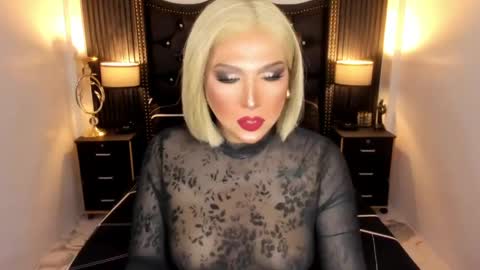 _natashacooper_ online show from April 15, 6:15 pm