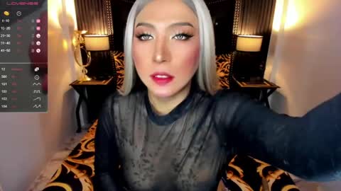 _natashacooper_ online show from May 22, 9:59 am