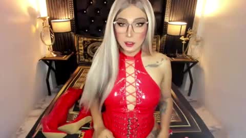 _natashacooper_ online show from July 10, 9:01 am