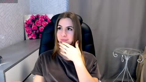 Snapshot of _naughty_megan_ chatting on February 20, 5:18 pm Megan online show from February 20, 5:18 pm