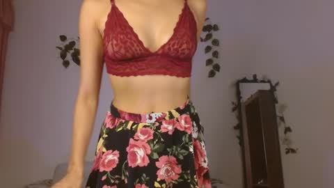 _nayade_ online show from December 1, 10:10 pm