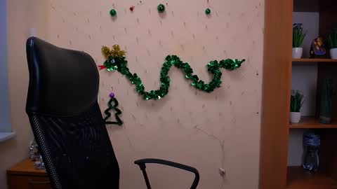 Nica online show from December 18, 11:45 am