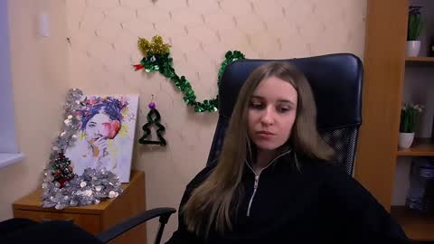 Nica online show from December 24, 12:44 pm