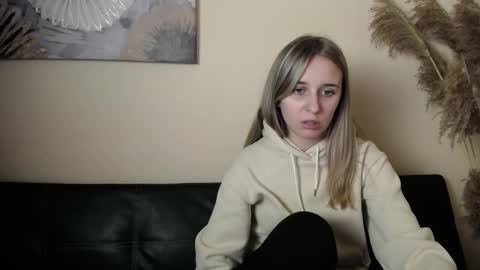 Nica online show from November 9, 3:43 pm