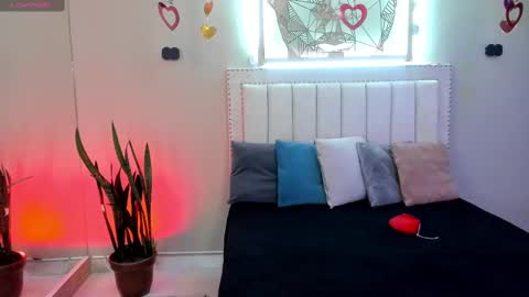 Snapshot of _nina_sweet chatting on February 14, 12:03 pm online show from February 14, 12:03 pm