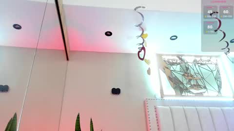 Snapshot of _nina_sweet chatting on February 14, 6:08 pm online show from February 14, 6:08 pm