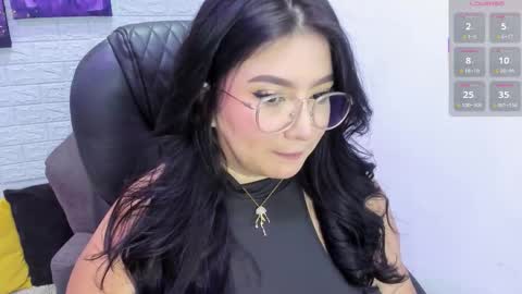 Snapshot of _nina_sweet chatting on October 14, 12:06 pm online show from October 14, 12:06 pm